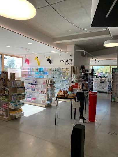 Pharmacie Giraud, Pharmacie à L'Étrat