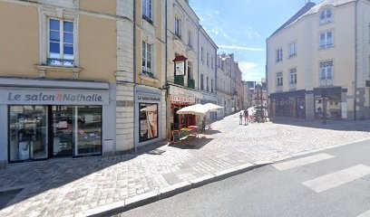 Waymel, Pharmacie à Laval