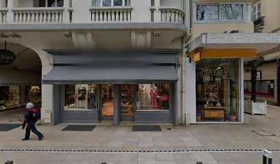PHARMACIE DE LA SOURCES MESDAMES, Pharmacie à Vichy