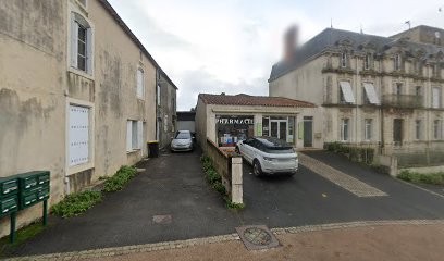 Vicente Thomas, Pharmacie à Mouilleron-Saint-Germain