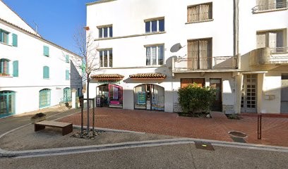 Pharmacie Doucet, Pharmacie à Monclar